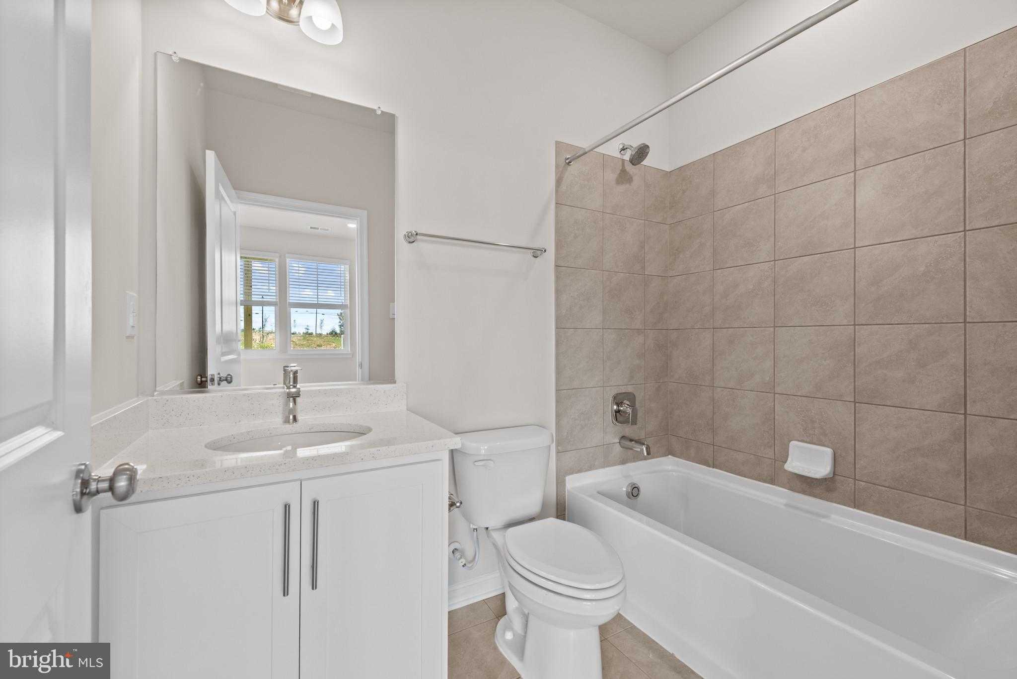 385 Ensemble Way photo 8