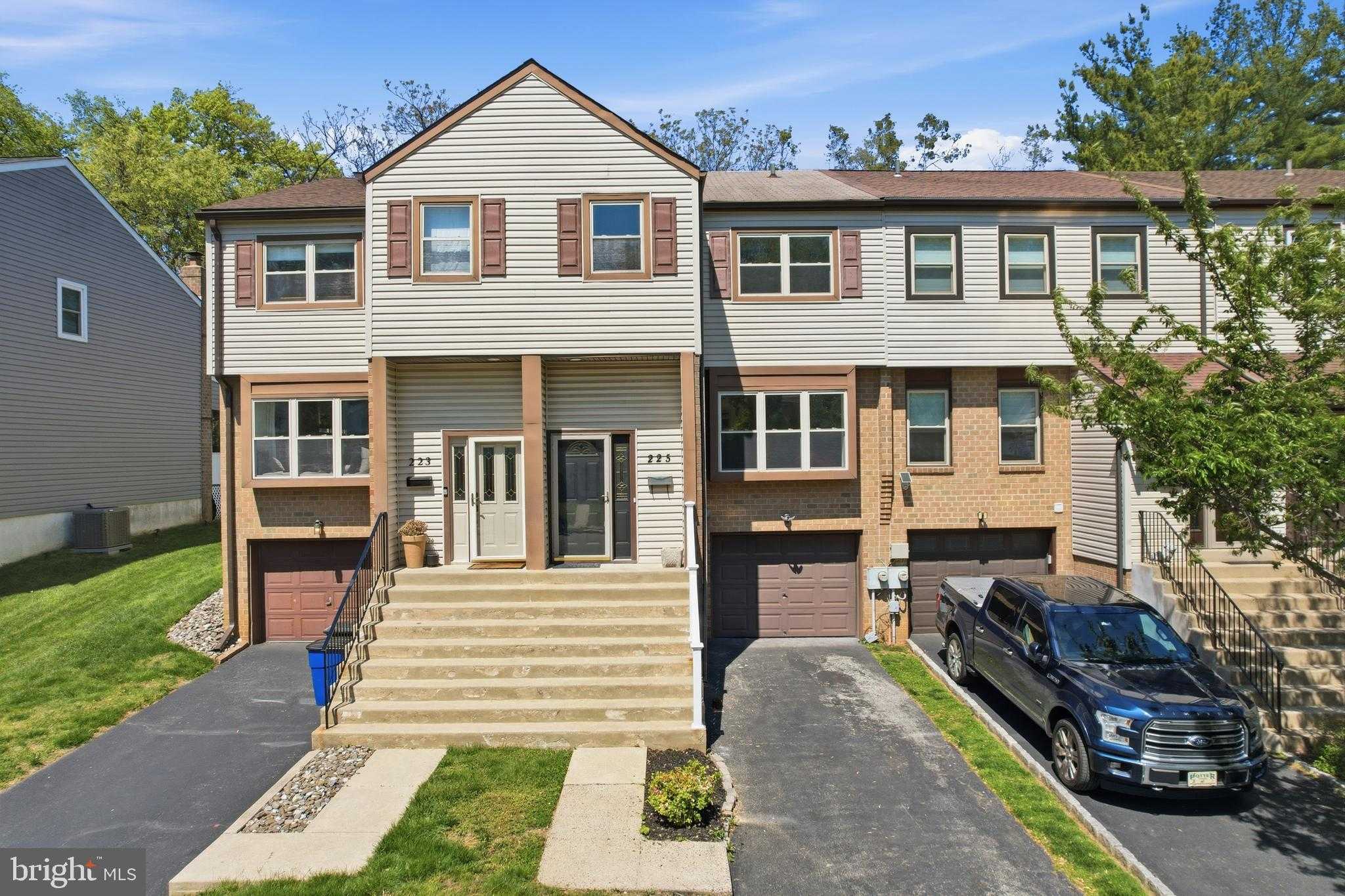 225 Birch Dr photo 1
