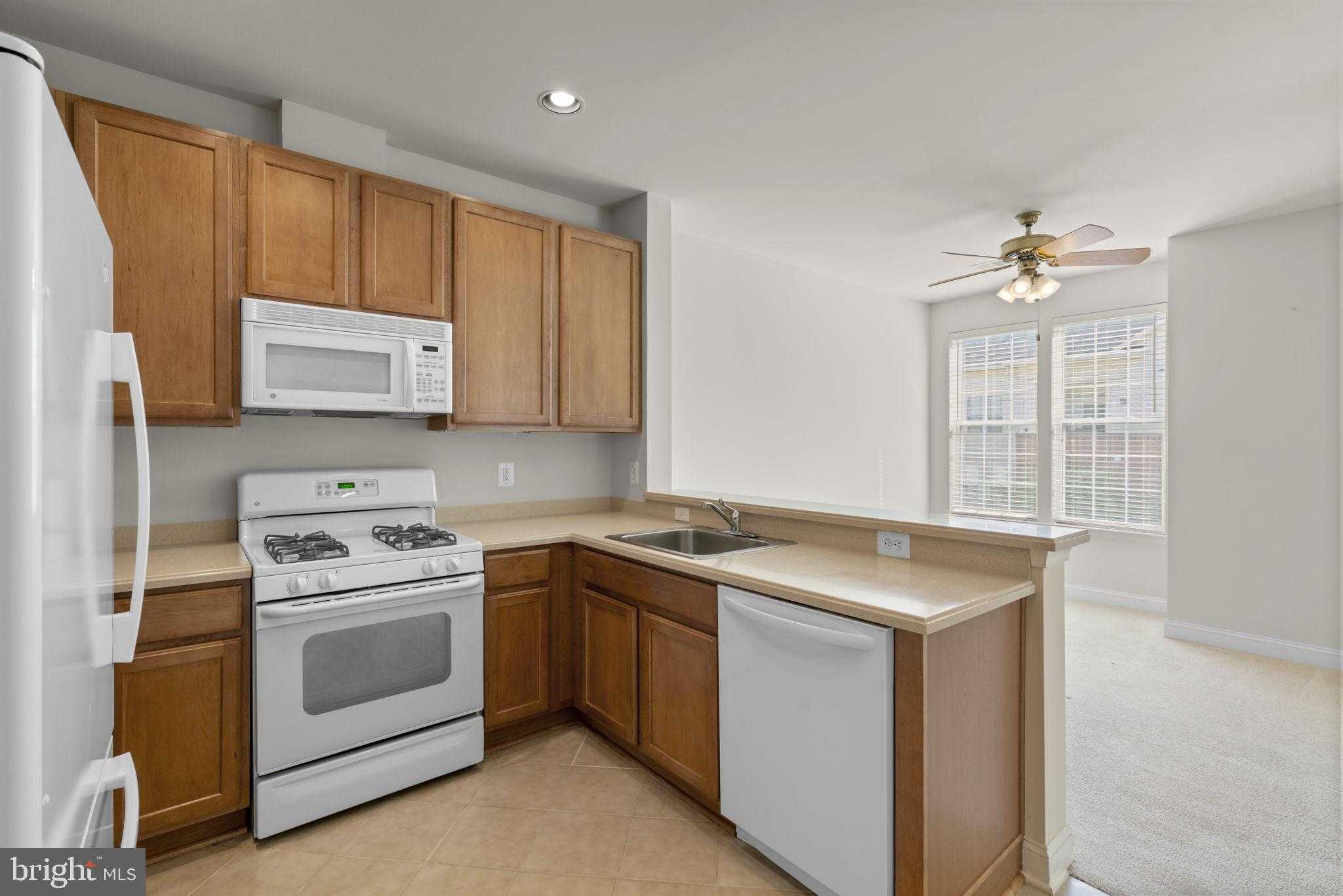 2500 Kensington Gdns Unit 405 photo 14