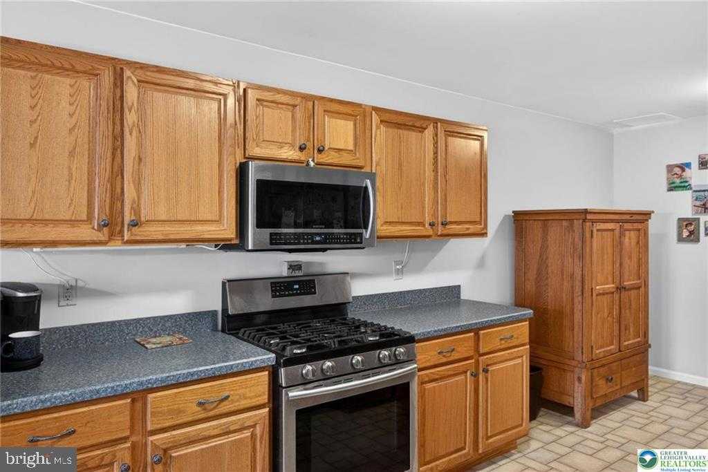 204 Hampshire Dr photo 21