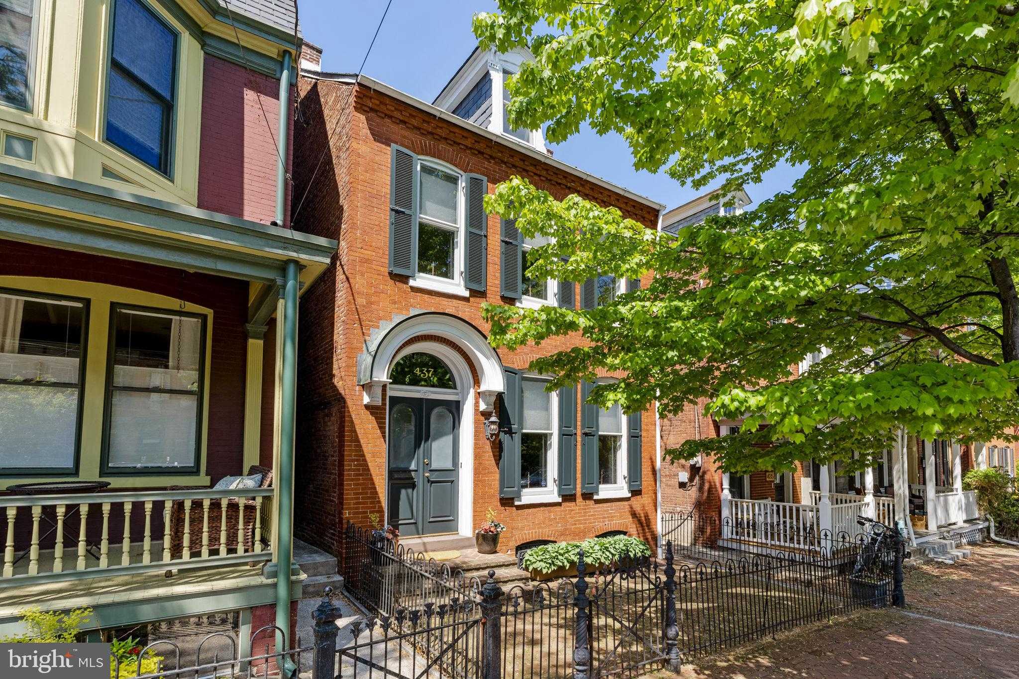 437 W Walnut St