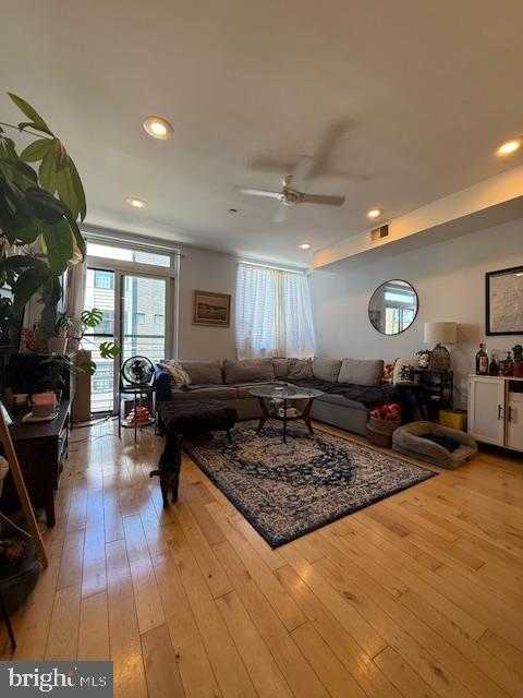 843 N 16th St Apt 3, Philadelphia