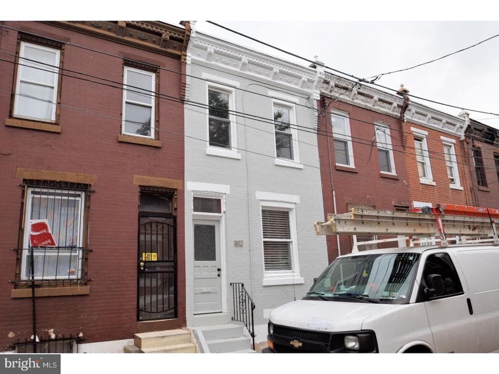 1812 Waterloo Street photo 1
