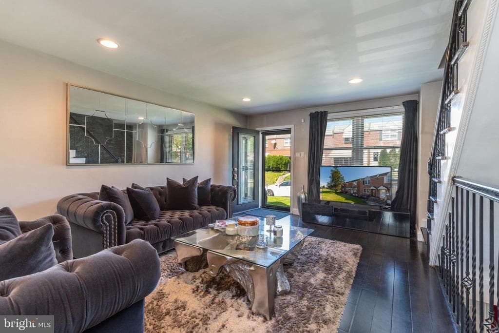 22 King Avenue photo 1