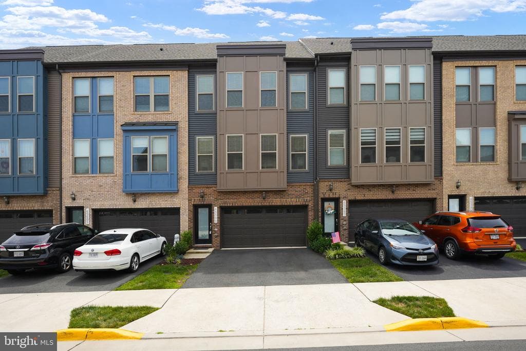 45399 Daveno Square photo 1