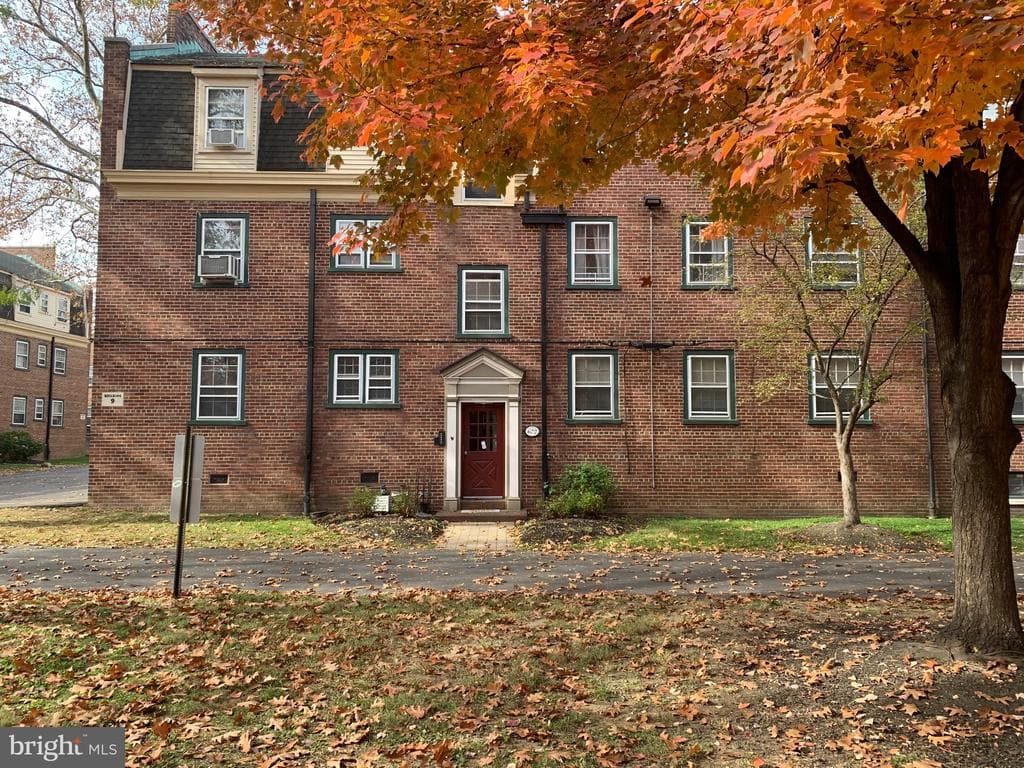 672 Franklin Place #a photo 1