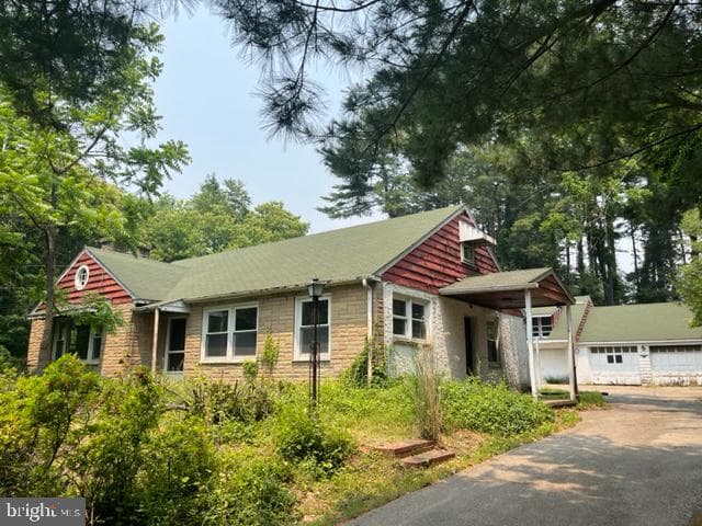 425 Pawlings Road photo 1