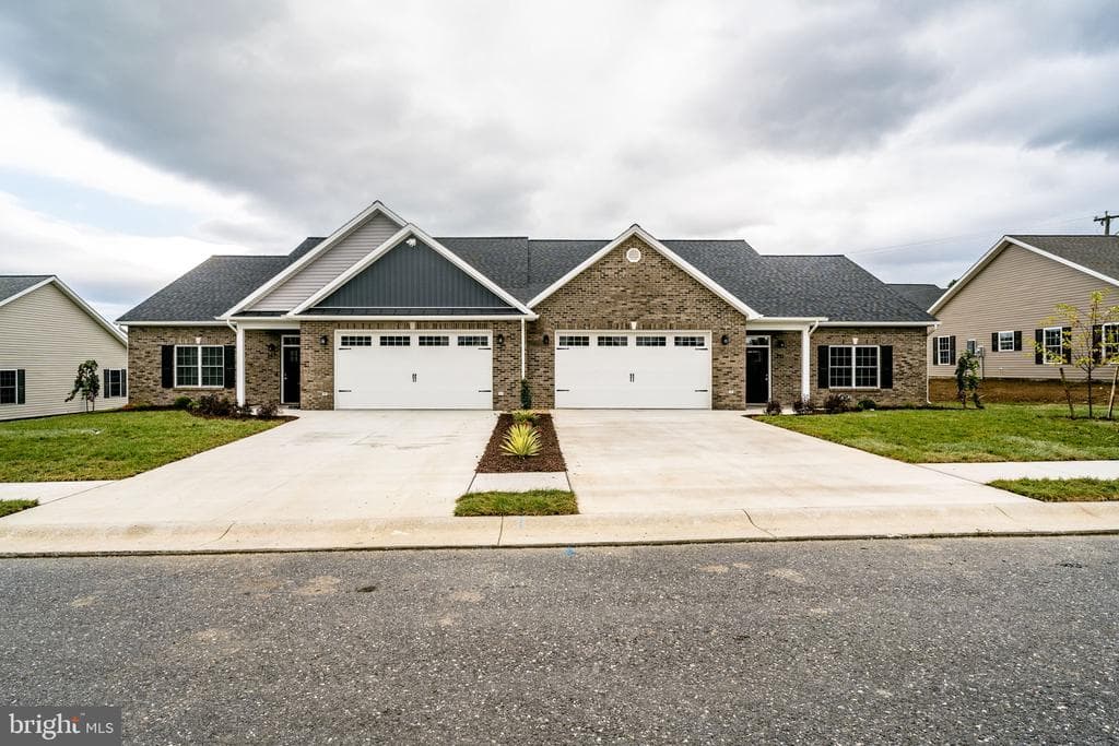 263 Freemont Circle photo 1