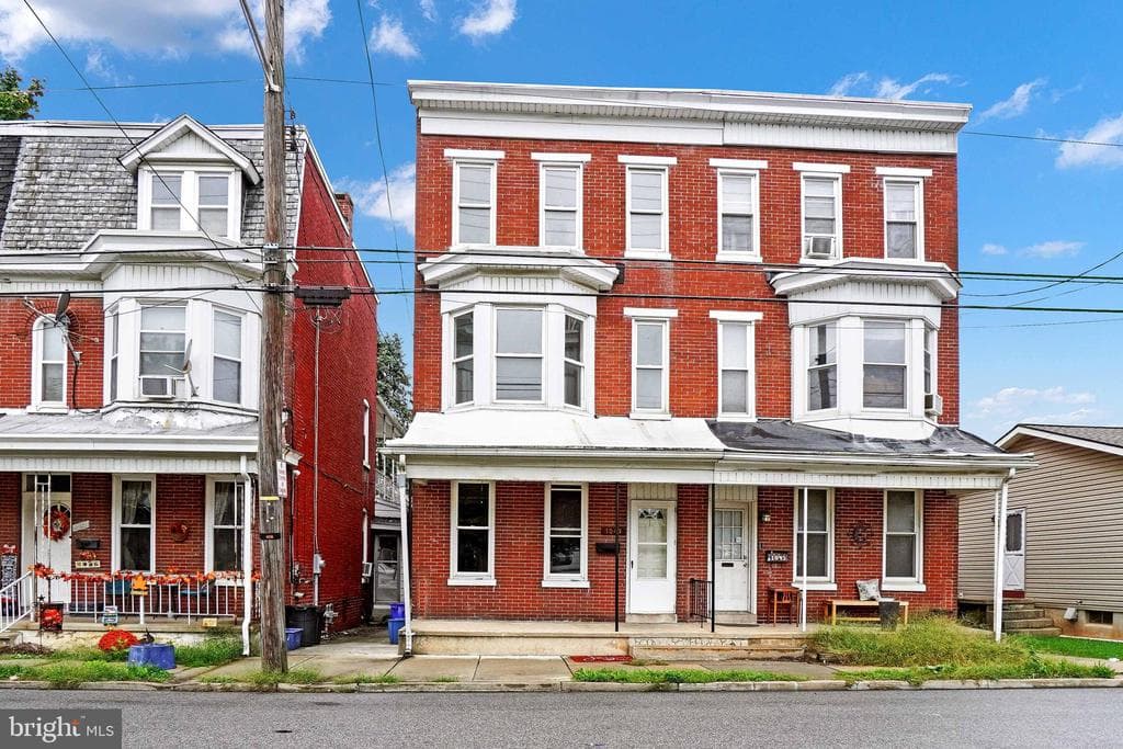 1543 W King Street photo 1