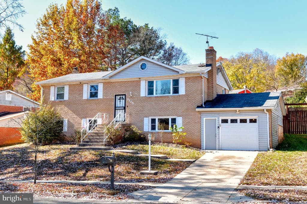 2105 Trafalgar Drive photo 1
