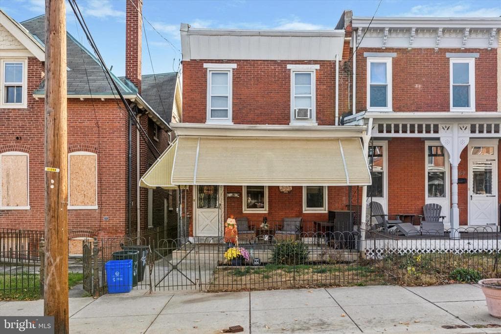 471 Martin Street photo 1