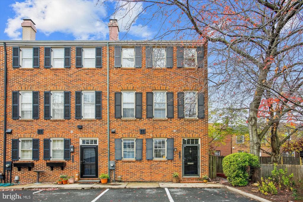 1316 Seaport Lane photo 1