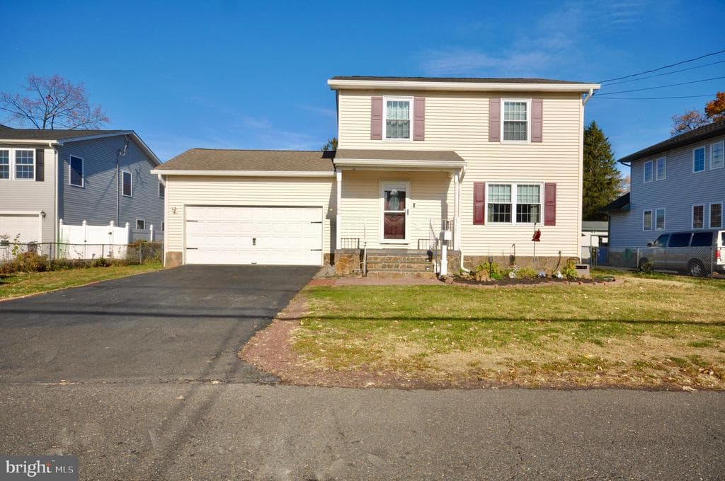 1723 Dixon Avenue photo 1