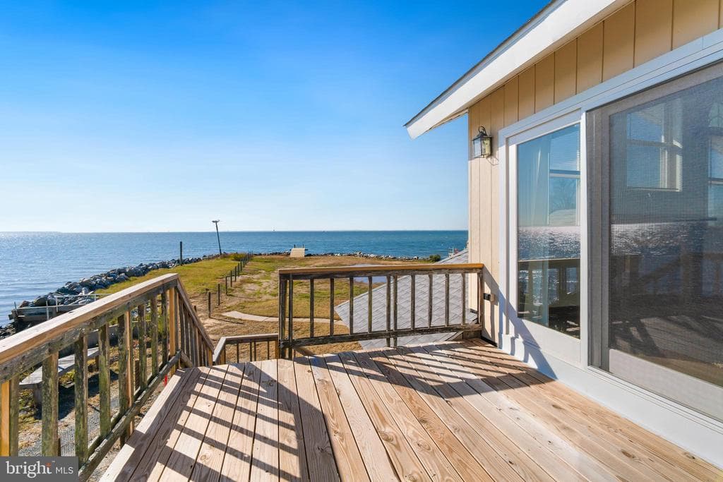 5738 Beach Road photo 1