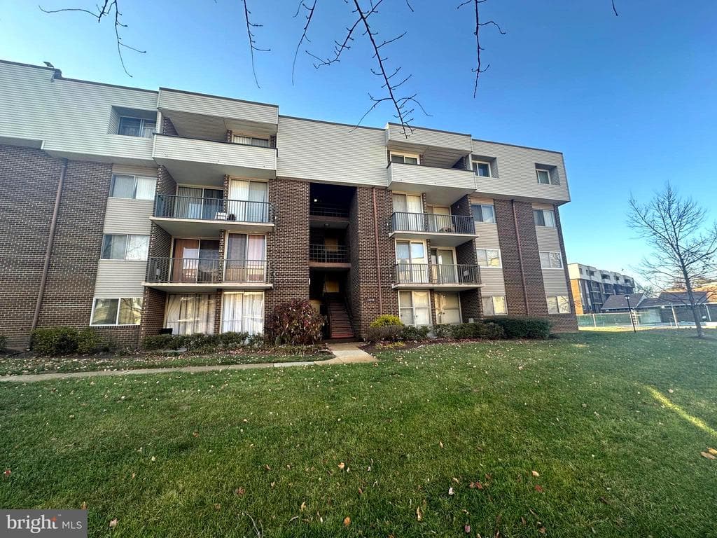10222 Prince Place #11-T2 photo 1