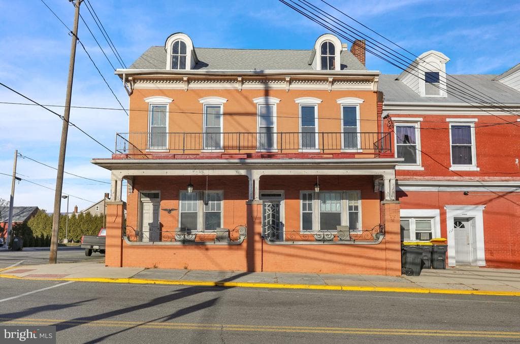 161 W High Street photo 1