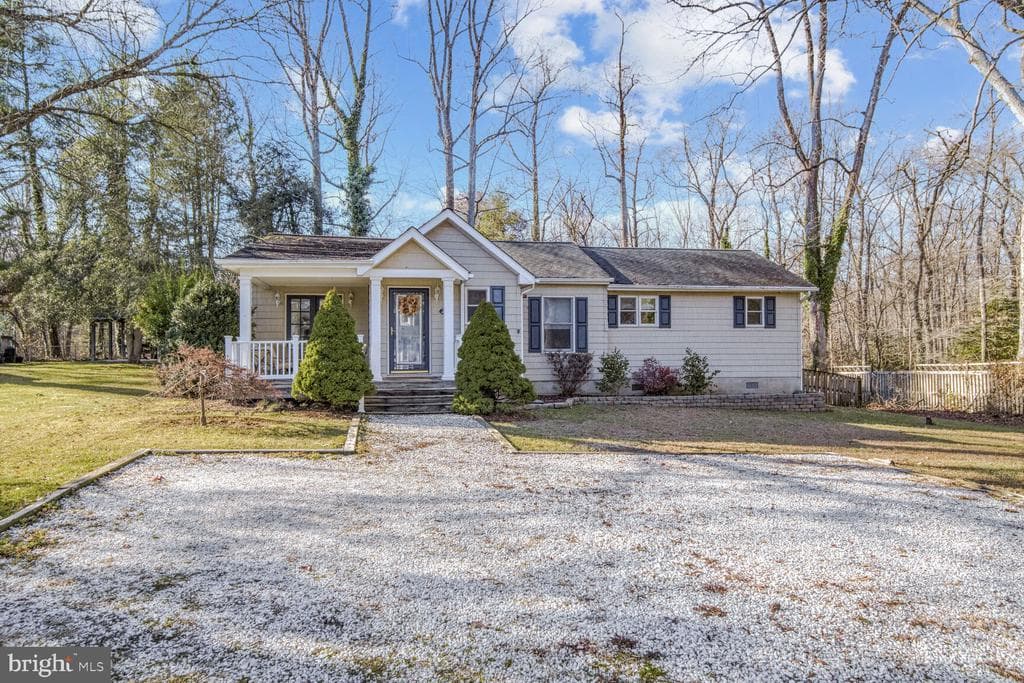 2760 Riverview Drive photo 1