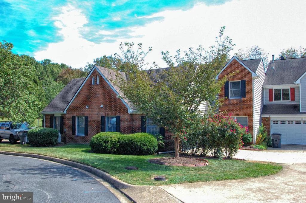 105 Southampton Court photo 1