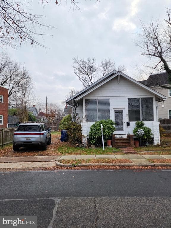 1 E Custis Avenue photo 1