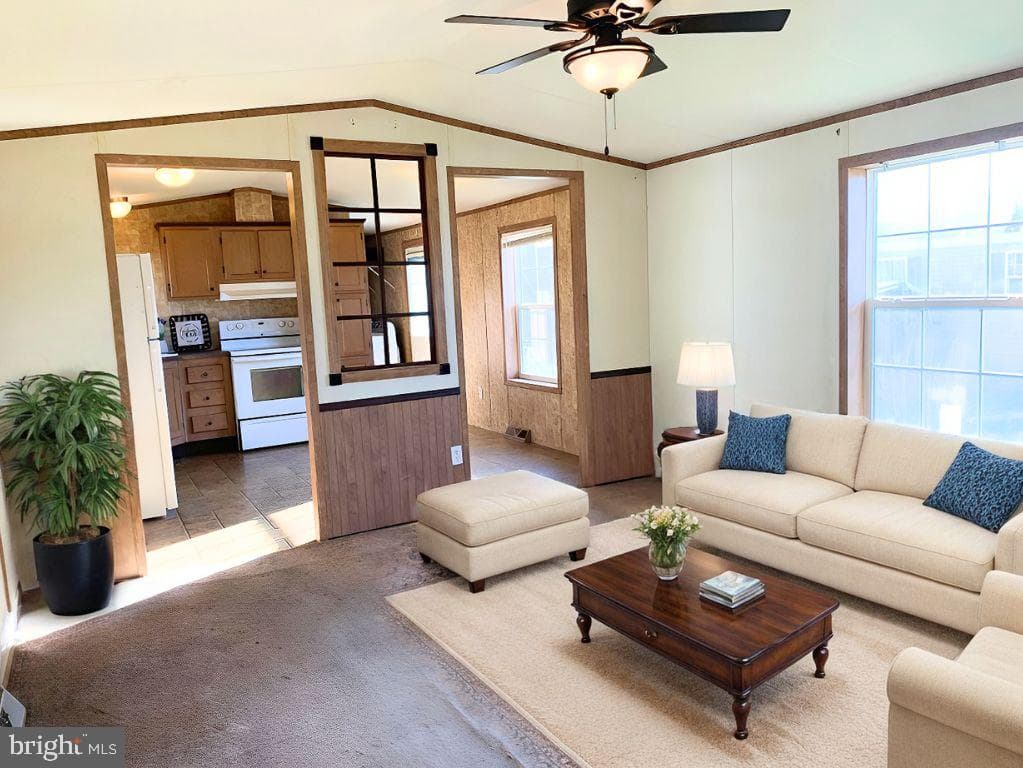 40 Rose Avenue photo 1