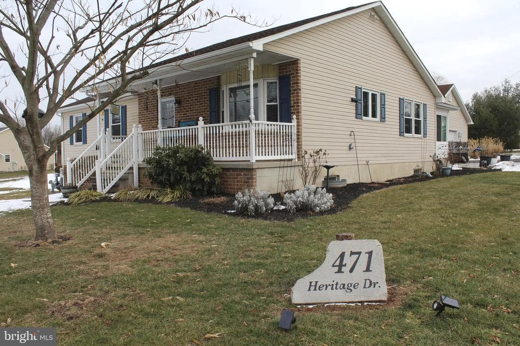 471 Heritage Drive photo 1