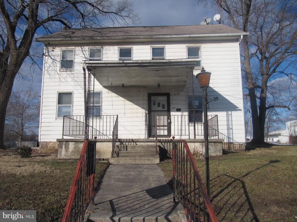 114 E York Street photo 1