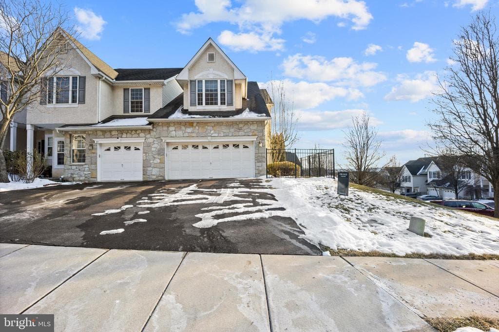 35 Kennedy Drive photo 1