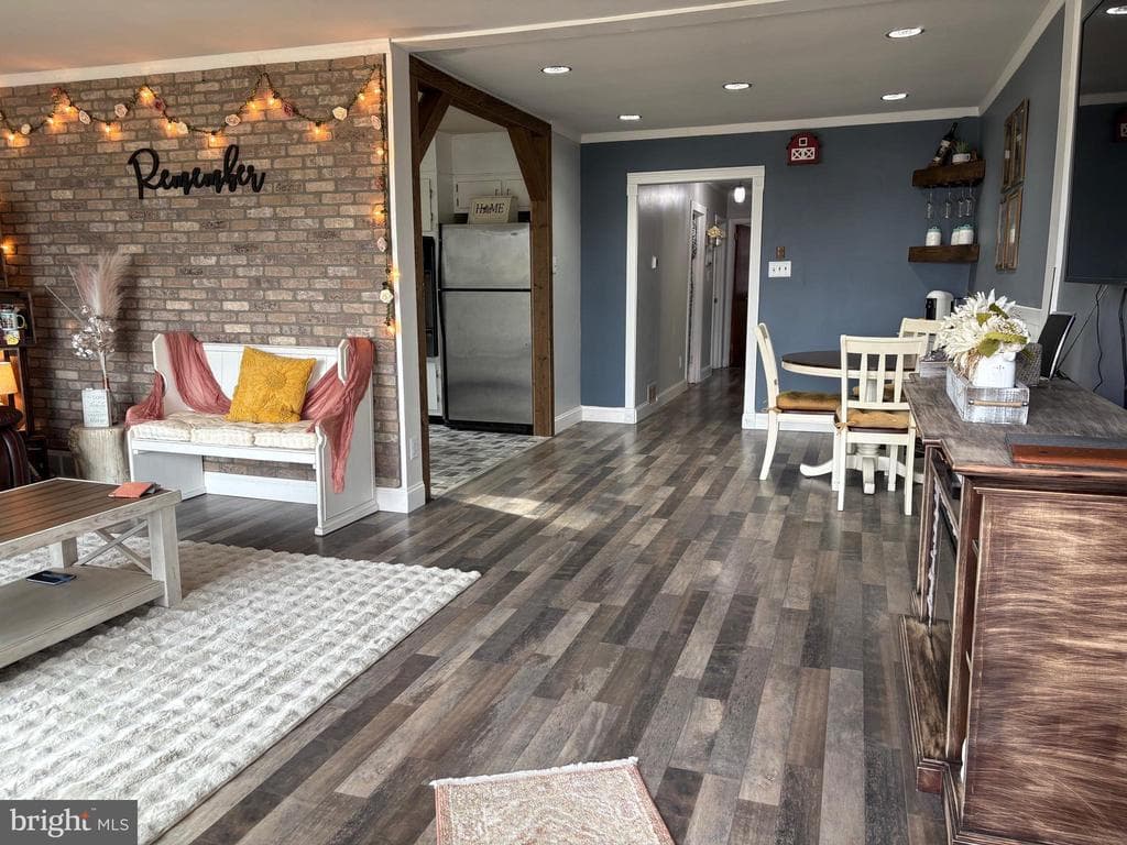1022 Chandler Street photo 1