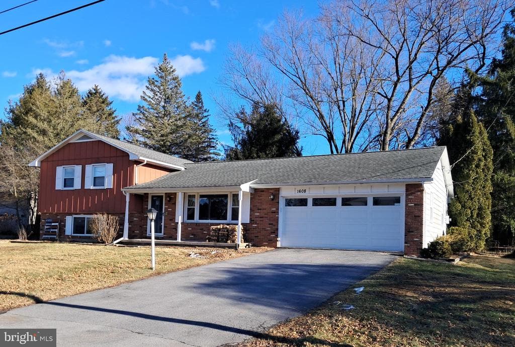1608 Elizabeth Road photo 1