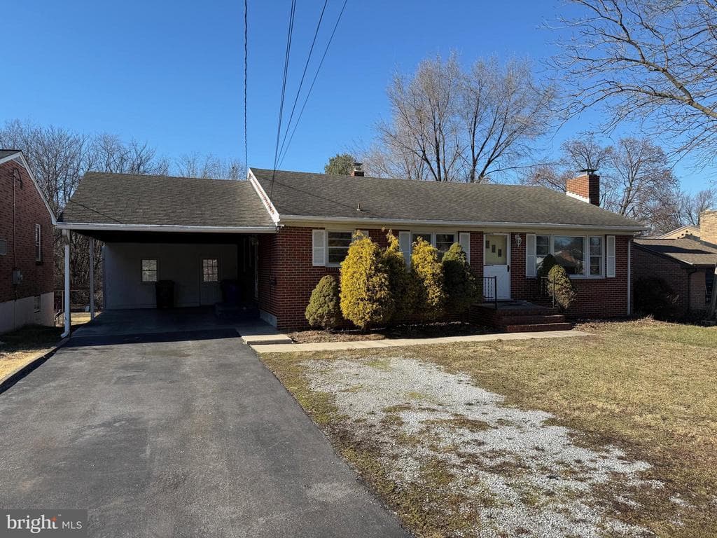 209 Woodpoint Avenue photo 1
