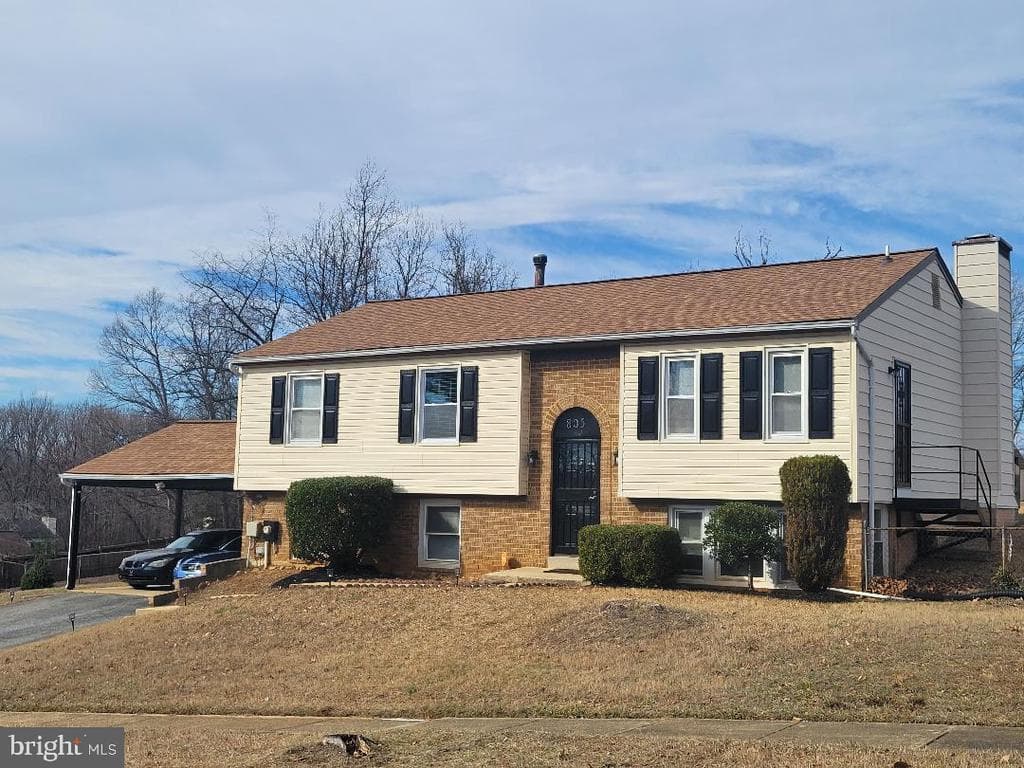 805 Jessica Place photo 1