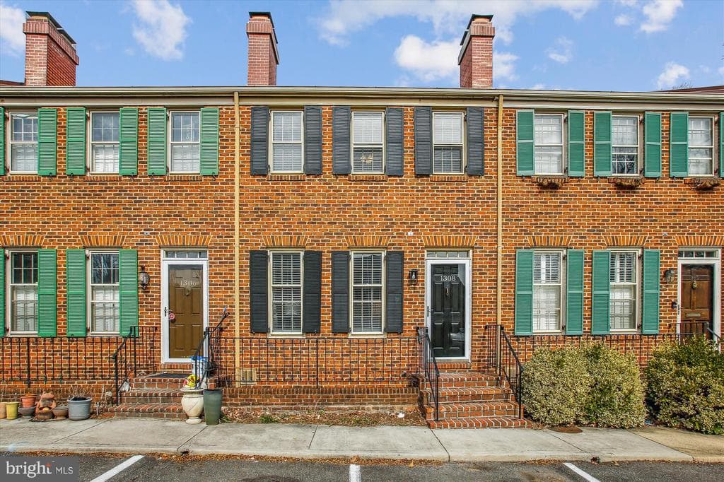 1308 Seaport Lane photo 1