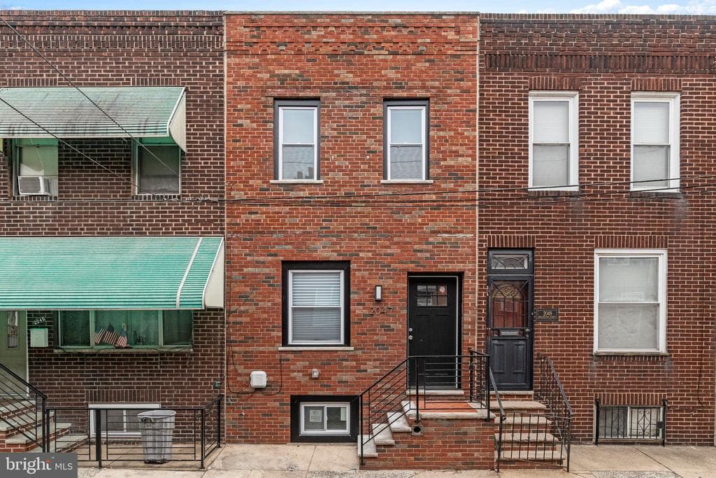 2047 S Beechwood Street photo 1