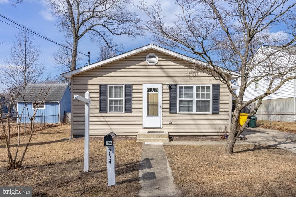 754 212th Street photo 1
