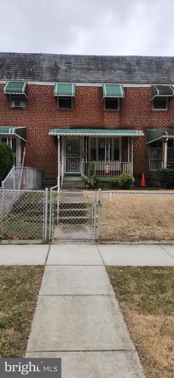 5561 Kennison Avenue photo 1
