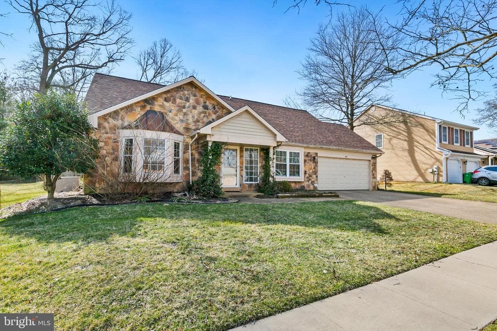 10011 Treetop Lane photo 1