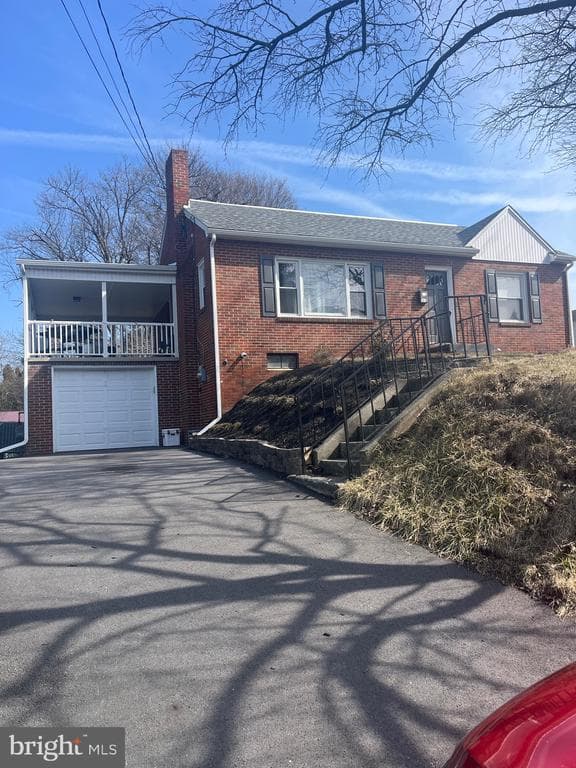 37 Mount Airy Avenue photo 1
