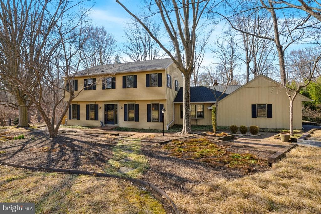 215 Saddle Drive photo 1