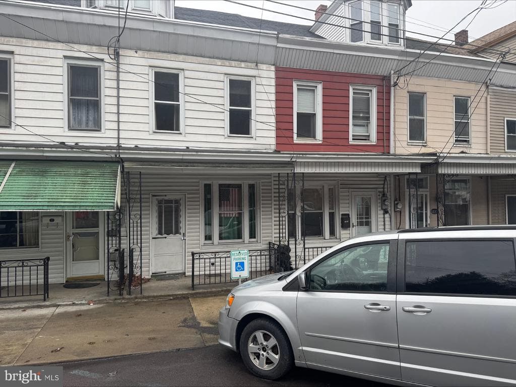 1216 E Centre Street photo 1