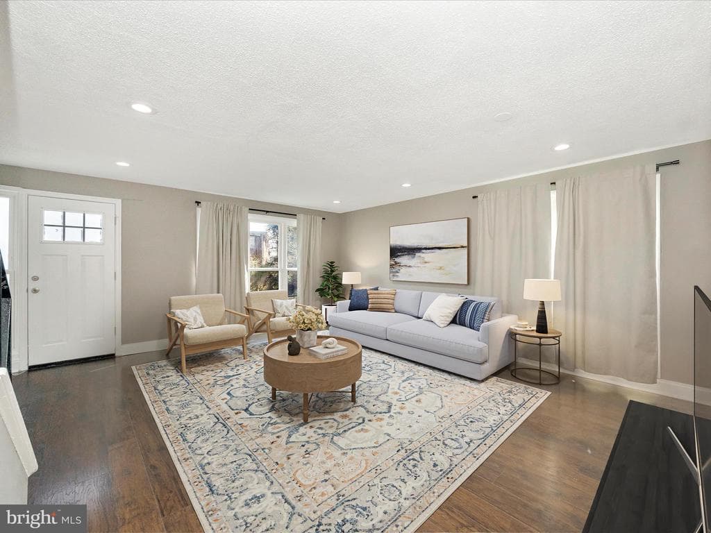 3904 Essex Court photo 1