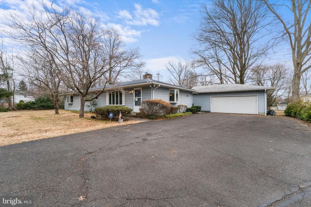 527 Norristown Road photo 1