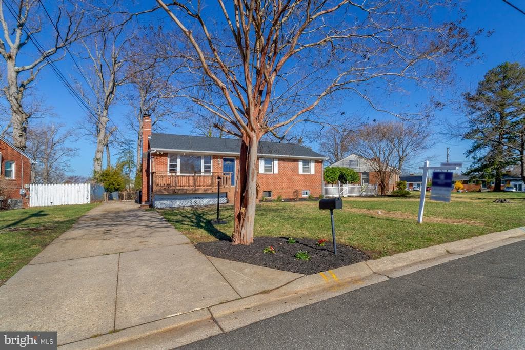 7305 Circle Drive E photo 1