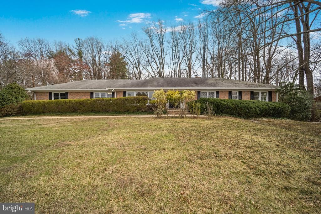 5017 Ravensworth Road photo 1
