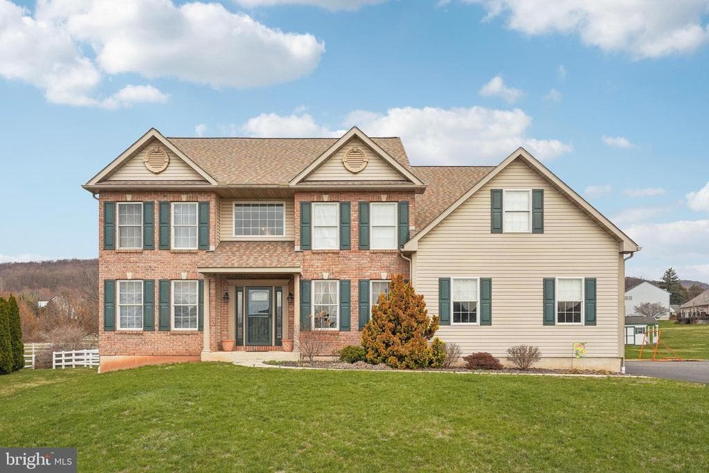 113 Martin Lane photo 1