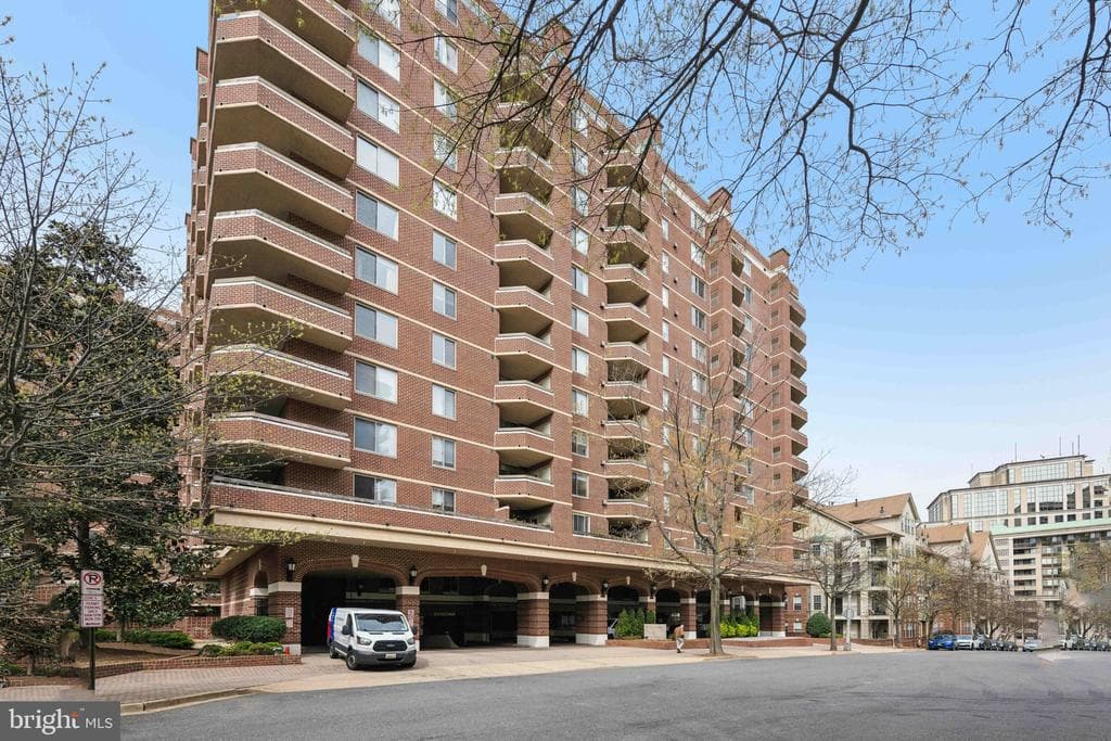 1276 N Wayne Street #320 photo 1
