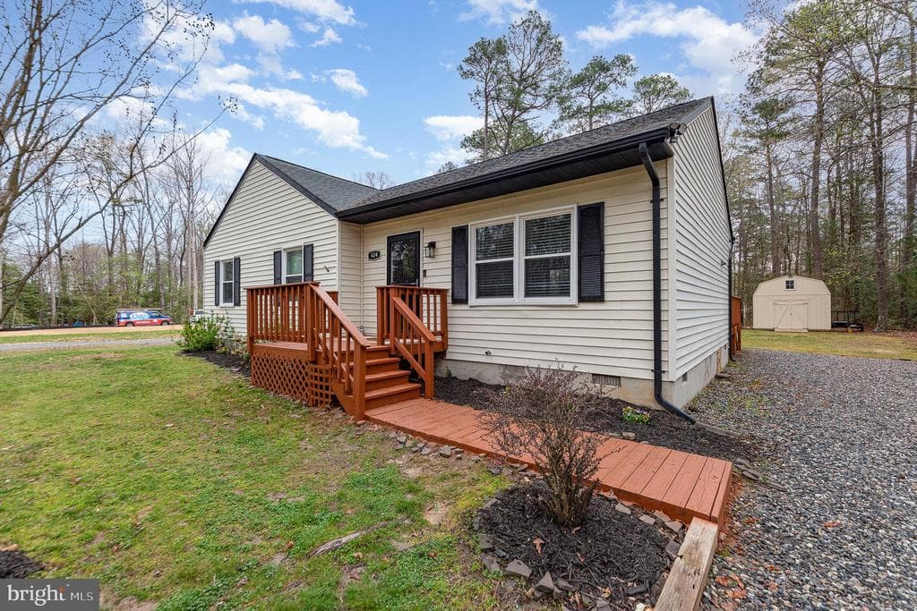 424 Loyalist Drive photo 1