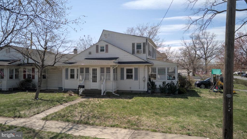 280 East Circle photo 1