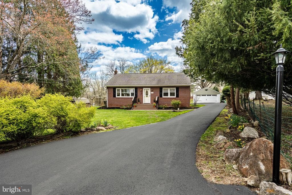 530 Fairview Road photo 1