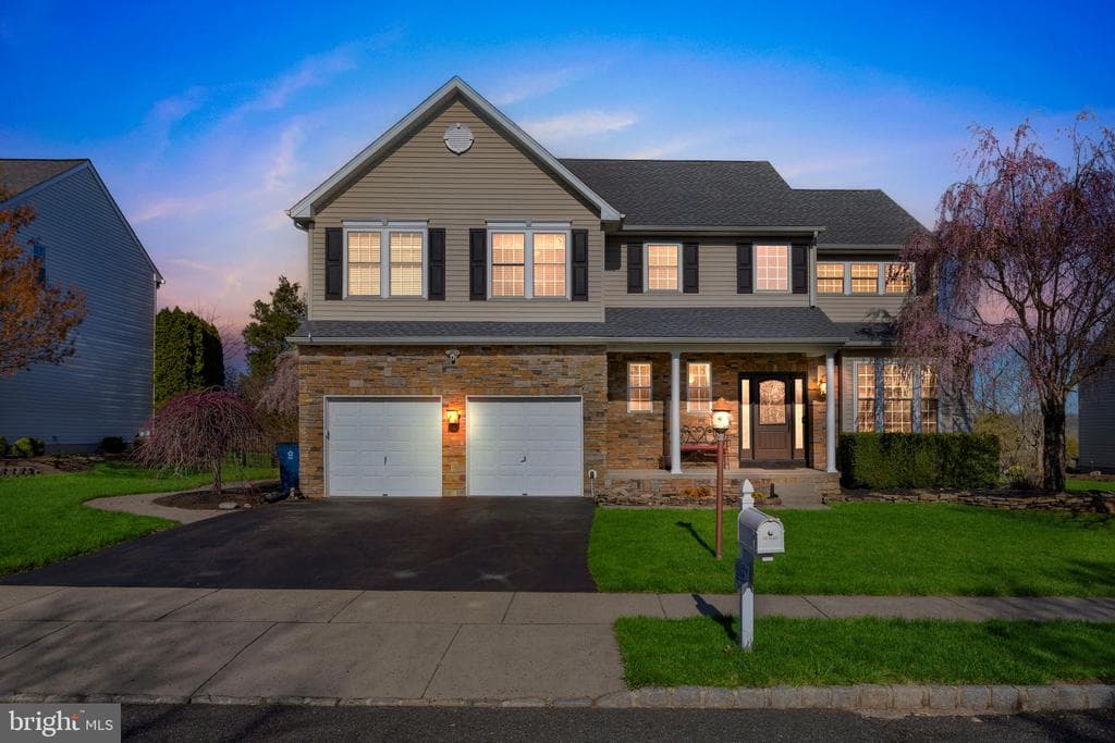 838 Mountain Top Drive photo 1