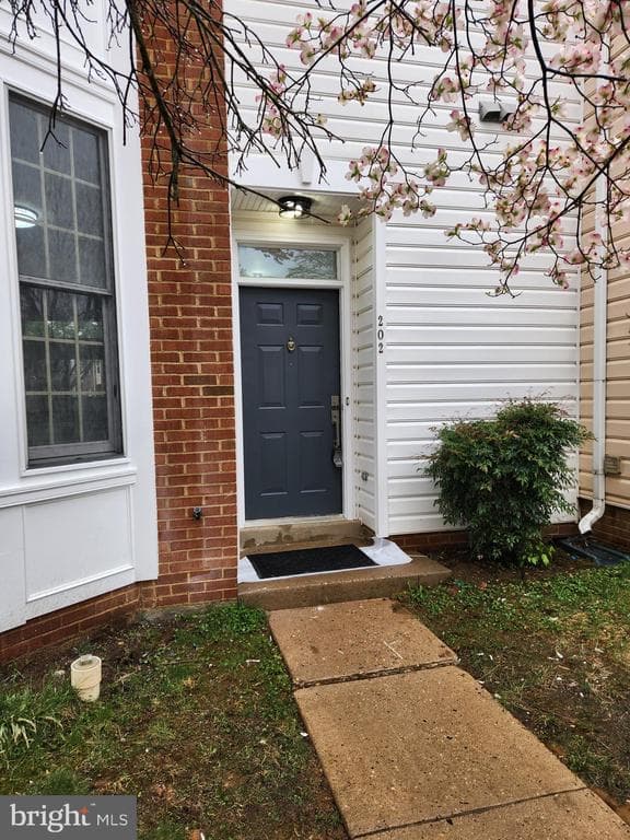 202 W Park Drive photo 1